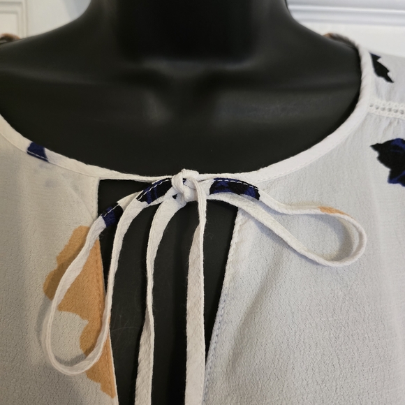 Forever 21 Floral Button-Down Jumpsuit - White and Navy Size Med - Picture 3 of 9